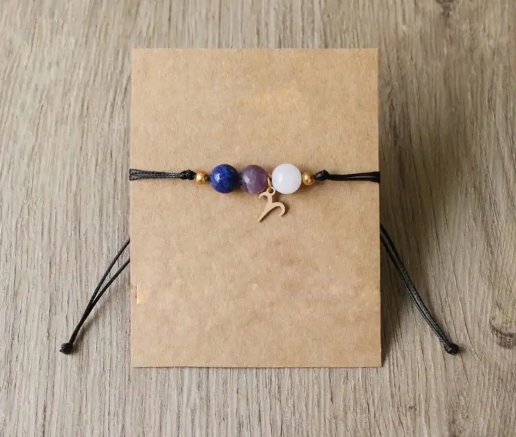 Byzylyk me miks gurësh natyralë dhe simbol të shenjave të zodiakut