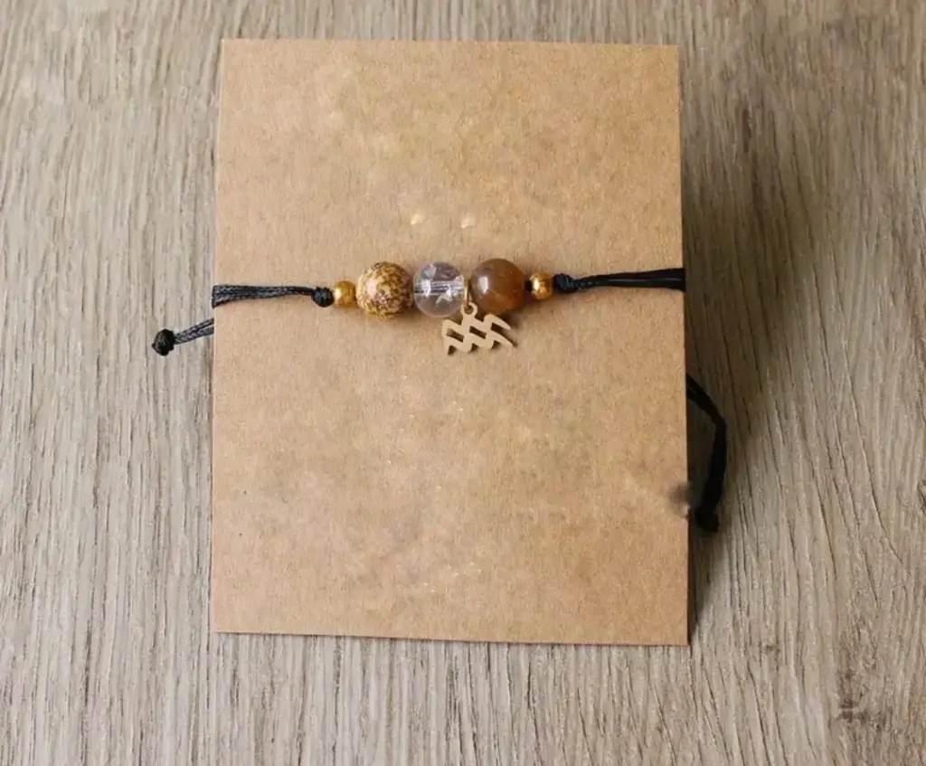 Byzylyk me miks gurësh natyralë dhe simbol të shenjave të zodiakut