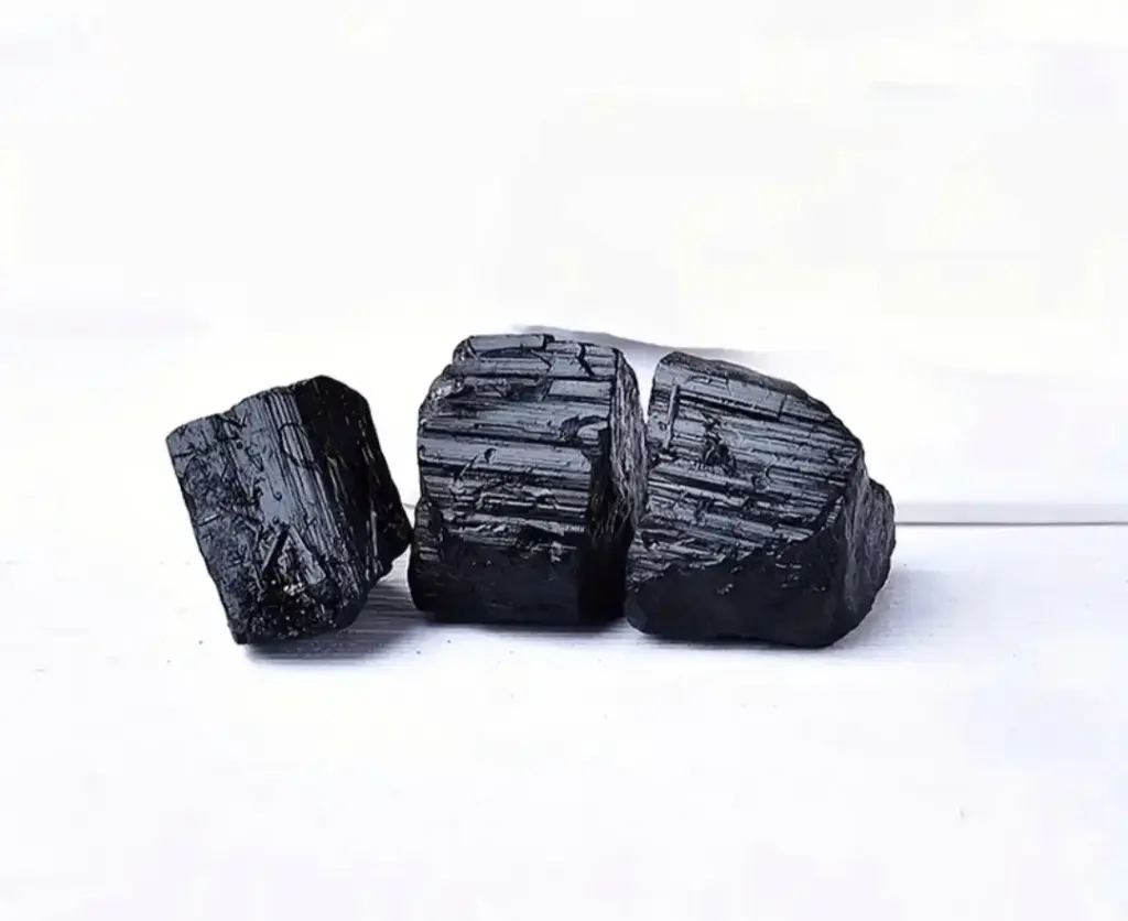 Gur natyral Turmalinë e zezë, i papërpunuar (1 copë)