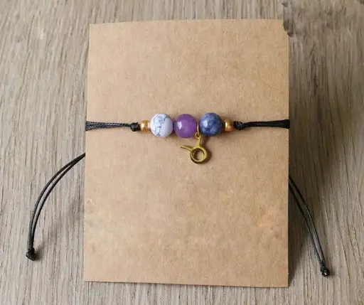 Byzylyk me miks gurësh natyralë dhe simbol të shenjave të zodiakut