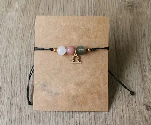 Byzylyk me miks gurësh natyralë dhe simbol të shenjave të zodiakut