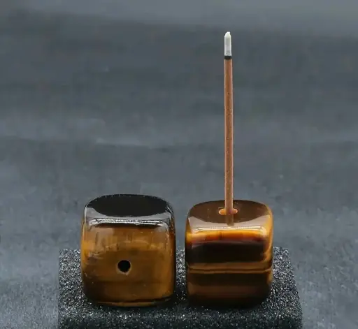 Mbajtëse temjani me gur natyral ‘’Syri i tigrit’’ (Tiger’s eye)